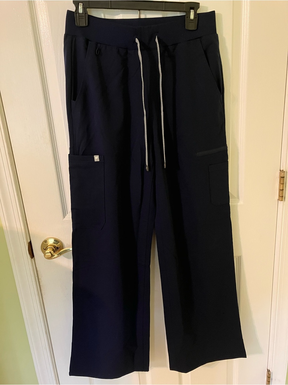 Fabletics Scrub Set - Picture 2 of 4